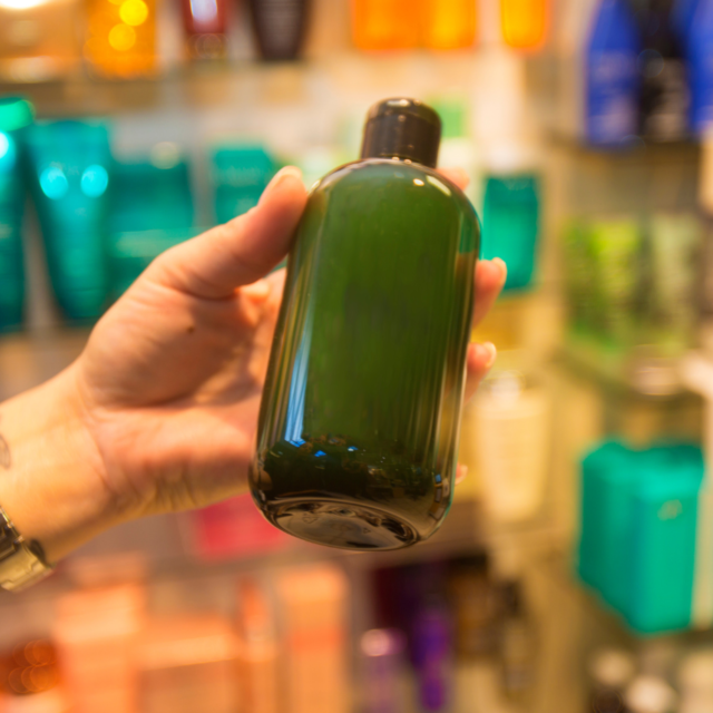 Differences Between Labeling Plastic and Glass Containers